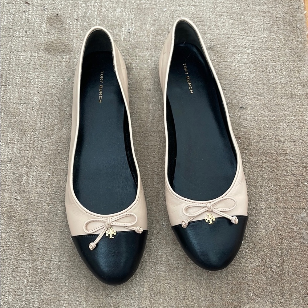 Tory Burch Women's Black and Cream Ballet Flats